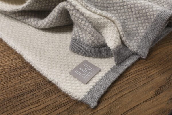 Tuwi Inti Knitted Baby Blanket in Soft Grey and Cream - Image 2